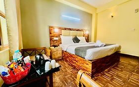 Hotel Kalinga Grand - Luxury Comfort !! Travellers Delight !! Budget Friendly !! Prime Location !! Guest Favourite